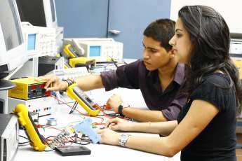 Ingénierie : Formation en systèmes informatiques et télécommunications à l'Université Mundiapolis